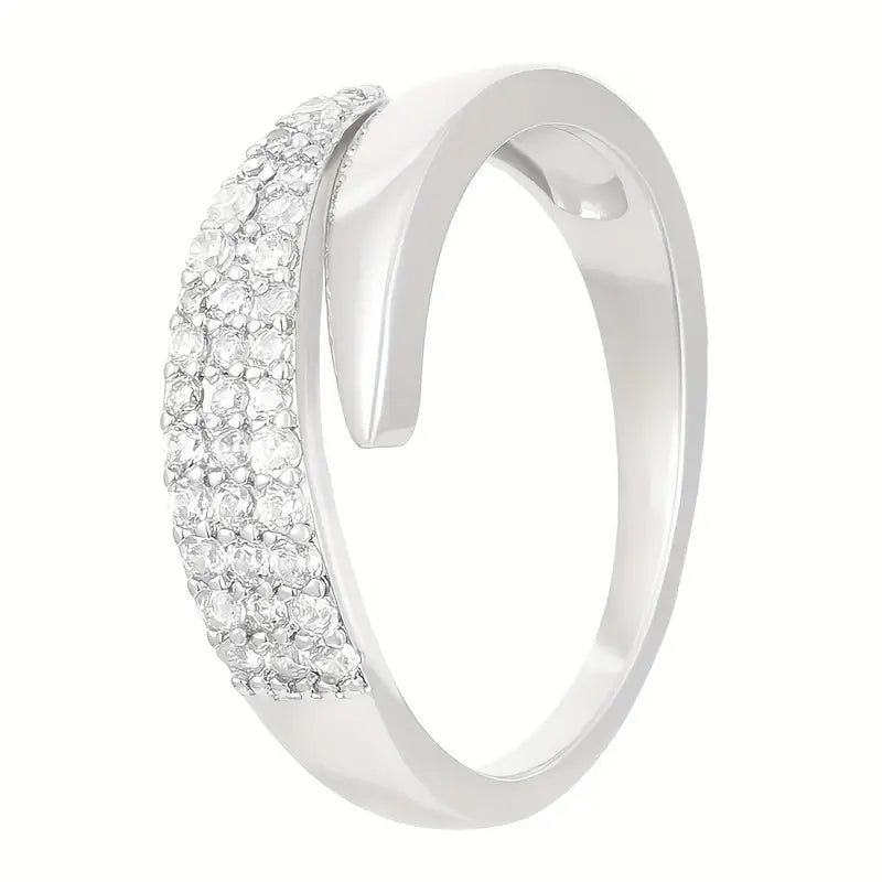Victoria | Elegant Gold Ring with Sparkling Stones